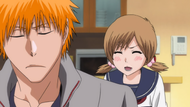 Yuzu scolds Ichigo.