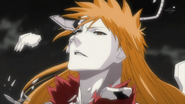 Ichigo wyzwolony z nowej formy Hollowa.