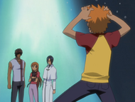 Sado watches as Ichigo freaks out over Yoruichi being a talking cat.