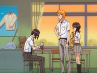 Ichigo and Rukia bring Kon to Uryū for repairs.