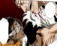 Kenpachi regains his senses by touching the handle of Tōsen's Zanpakutō.