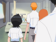 Orihime and her friends visit Uryū in the hospital.