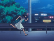 Rukia runs away from the Kurosaki Clinic.