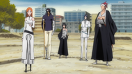 Uryū and the others greet Ichigo after Aizen's defeat.