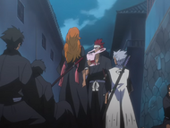 Renji lends Kurōdo to Hitsugaya.