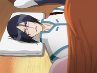 Uryū urges Orihime to heal him to walking capability.