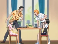 Isshin and Ichigo argue as Yuzu and Karin eat.