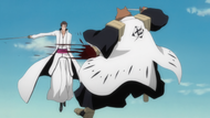 Aizen cuts down Komamura.