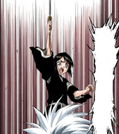 Hinamori attacks Hitsugaya.