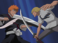 Shinji confronts and attacks Ichigo.