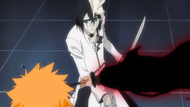 Ichigo holds the Getsuga Tenshō inside the blade to attack Ulquiorra.