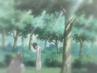 Sōken comforts Uryū over his father's harsh words.