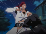 Edrad is forced to block Ikkaku's slash with his Zanpakutō.