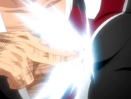 Shunsui używa zaklęcia Kidō, zwanego atakiem robaka