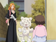 Rangiku listens as Kon explains the importance of making friends to Miyuki.