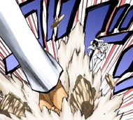 Uryū evades a punch from Demoura.