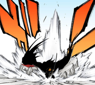 Ichigo lands with Tensa Zangetsu activated.