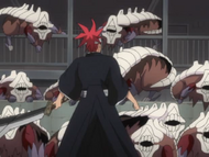 Renji Abarai confronts several Arrancar clones.