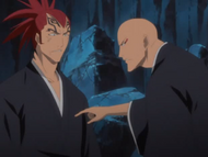 Ikkaku explains the importance of introductions to Renji.