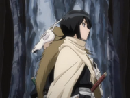 Ashido and Rukia discuss the Adjuchas.