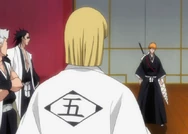 Hirako aparece ante Ichigo