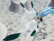 Grimmjow fires Garra de la Pantera.