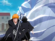 Rukia attempts to help Ichigo after freezing Grimmjow.