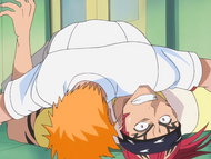 Ichigo wrestles Renji to the ground in an attempt to remove him from his Gigai.