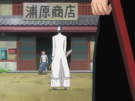 Renji confronts Patros outside the Urahara Shop.