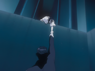 Uryū saves Sado from falling into the pit.
