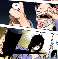 Tsumiko toma uno de sus dientes y moldea un martillo