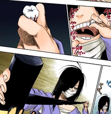 Tsumiko Tsuchimiya toma uno de sus dientes y moldea un martillo