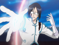 Uryū sees the Quincy Bangle overloading.