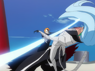 Grimmjow evades a slash from Ichigo.