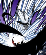 Ichigo fires the Getsuga Tenshō at Ulquiorra.