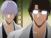 Aizen junto a Gin