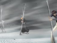 Ichigo, Sado, and Uryū cling to trees in the sandstorm.