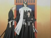 Byakuya aparece detrás de Hinamori