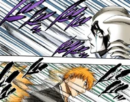 Ichigo manages to evade Ulquiorra's stabs.