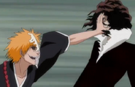 Ichigo grabs Zangetsu by the head.