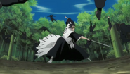 Kenpachi knocks the Onmitsukido away