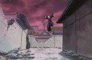 Yumichika watches as Ikkaku Madarame jumps down.