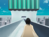 Rukia comes across Aaroniero Arruruerie's palace.