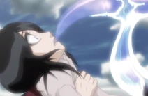 Hollow parasito atacando a Rukia