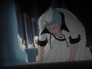 Szayelaporro watches as Grimmjow is forced to his knees by Aizen's Reiatsu.