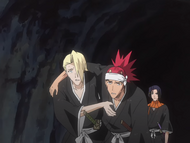 Izuru helps Renji walk into the cavern.