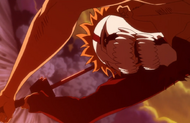 Ichigo prepares to slash Shuren from above after donning his Hollow mask.