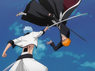 Ichigo blocks a slash from Grimmjow while upside-down.