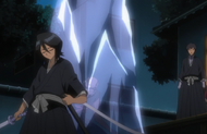 Rukia freezes Jinnai with Some no mai, Tsukishiro.