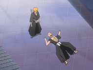 Ikkaku laughs at Ichigo's plan.